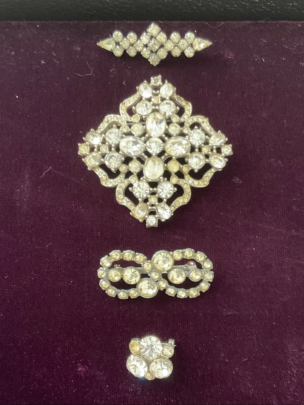 Clear Crystal Decorative Brooch Set in Gold-Tone – Elegant Accent Pins